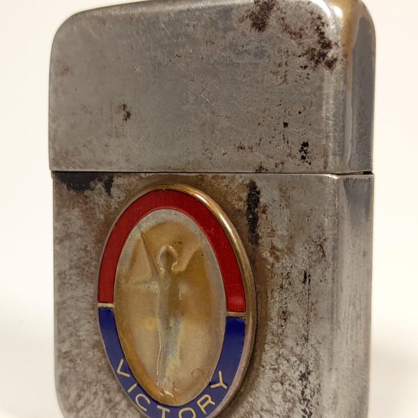 (124) ZIPPO [=1943-45=] (3 barrel) WWII =1st INFANTRY DIV. VICTORY=